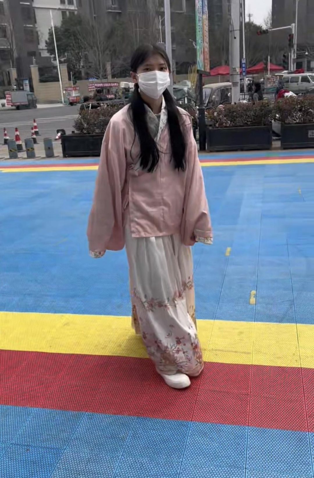 18岁女高铁铆钉死镣-焊接-烧红-砸死脚 镣两天禁锢（下）-4