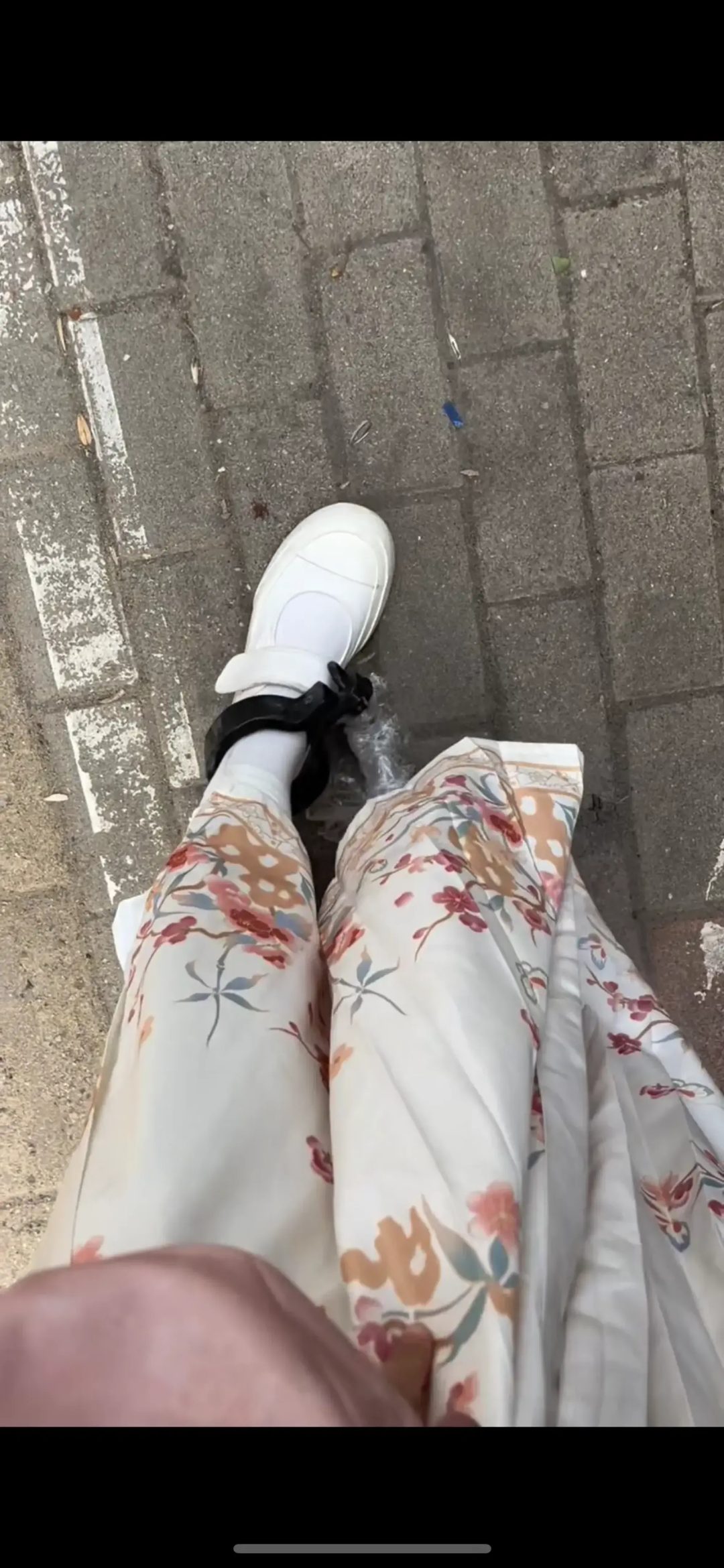 18岁女高铁铆钉死镣-焊接-烧红-砸死脚 镣两天禁锢（下）-2
