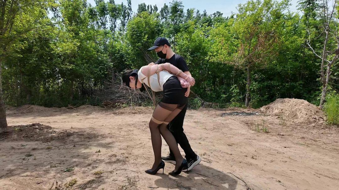 母子捆绑游戏之遇险上集-8