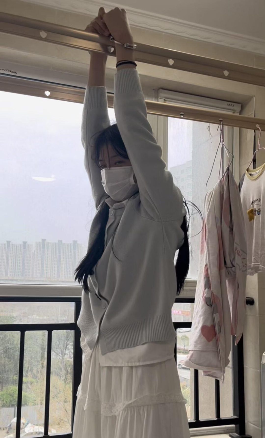 18岁女高铁铆钉死镣-焊接-烧红-砸死脚 镣两天禁锢（中）-2