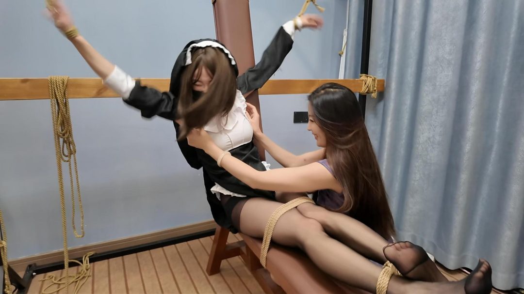 双女互挠之佳佳与小白-5