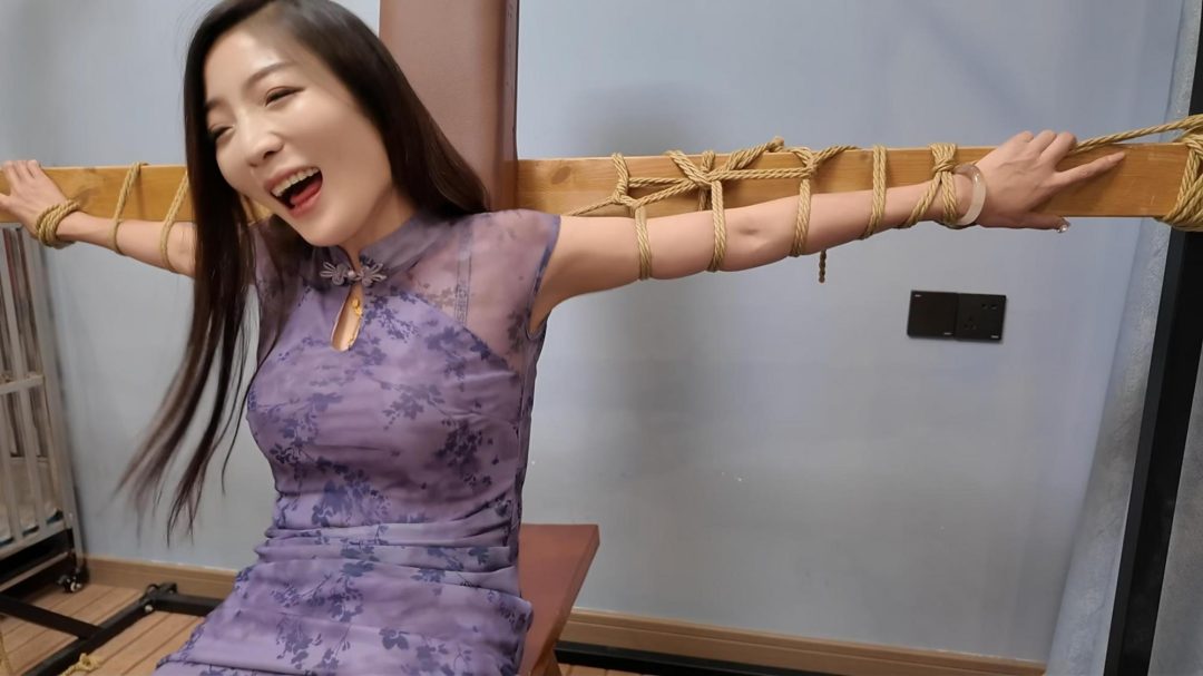 双女互挠之佳佳与小白-1