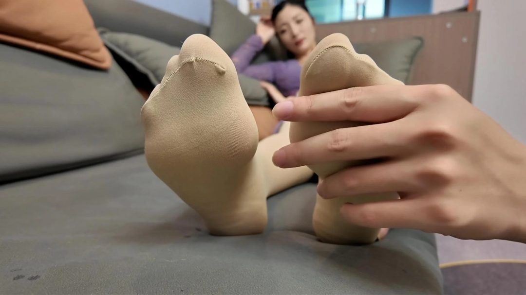 母子捆绑游戏之白袜筋膜枪-2