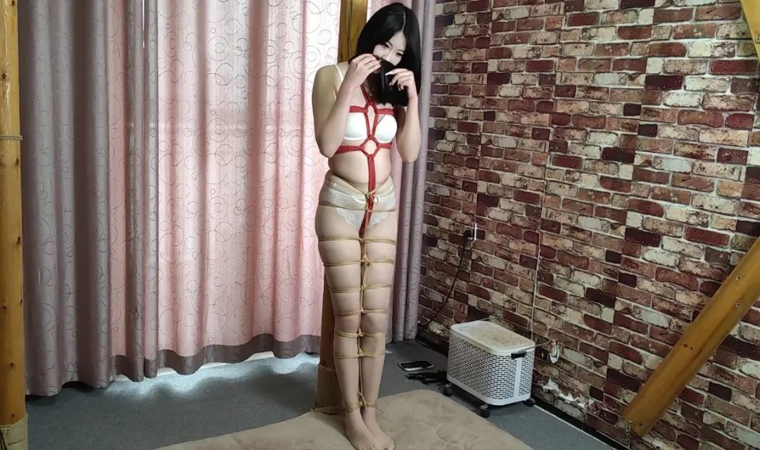 束缘阁 杨蕊 龟甲 超长旗袍 丝袜嘟嘴打屁股-5
