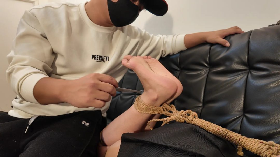 动动办公室挠痒调情-1