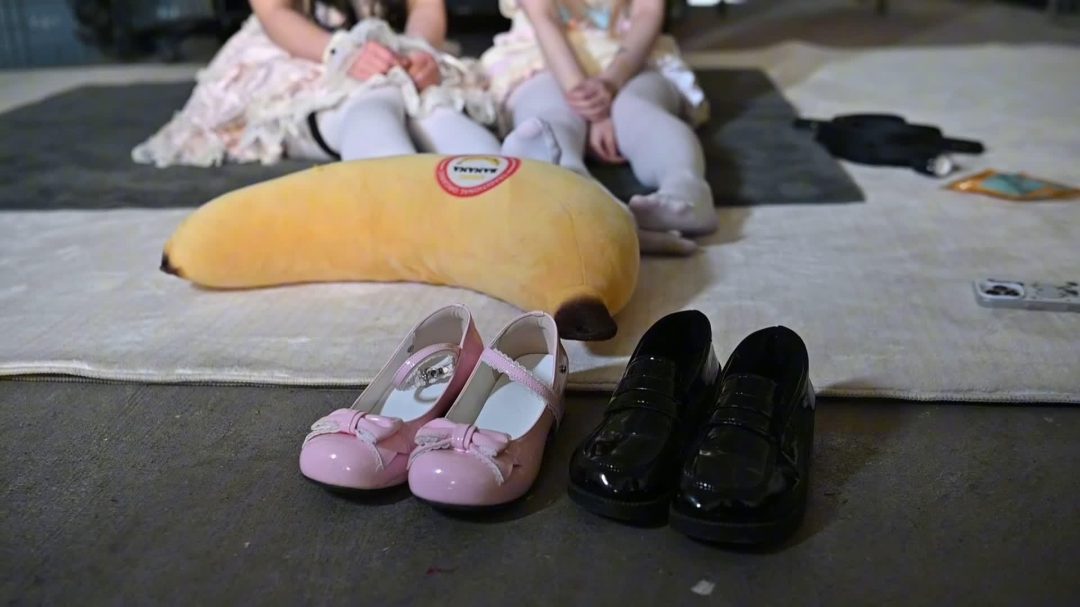 新人雪莉和依依 刚刚成年的小妹妹 女儿服 Lolita 女女调教 百合向 白丝赛高 丝袜堵嘴 柱缚固定 TK-2