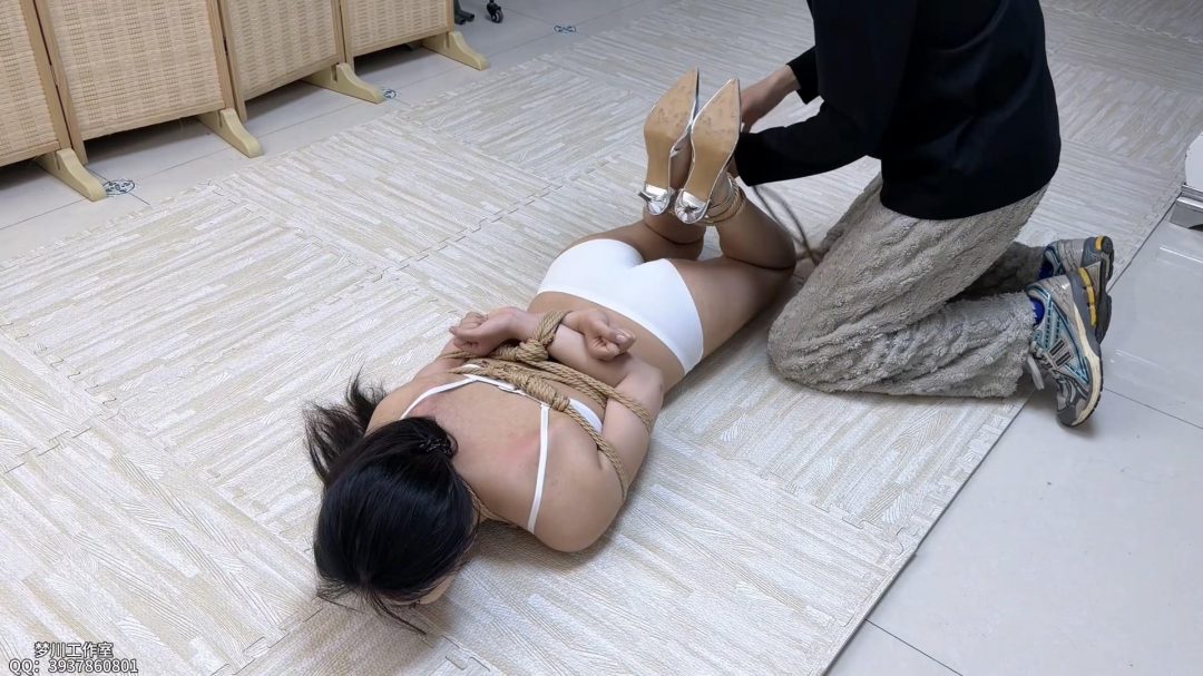 梦川工作室 [雯雯] 为追回被骗的投资款，一边跳舞一边爬行奋力挣扎的雯雯 [第二系列] (上编)-6