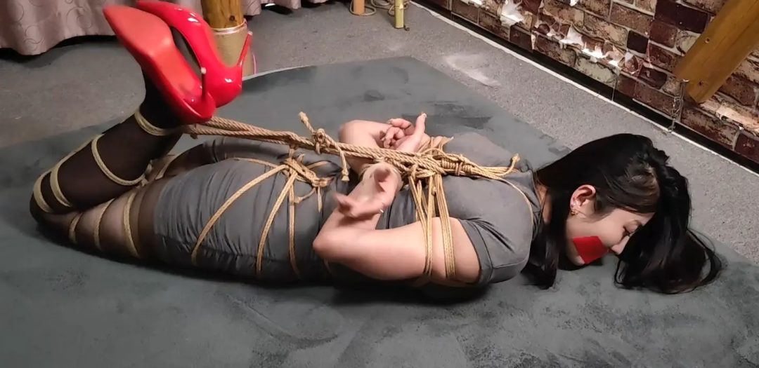 随心原创 佳佳 丰满的蛇傅 股绳拉扯 驷马-8