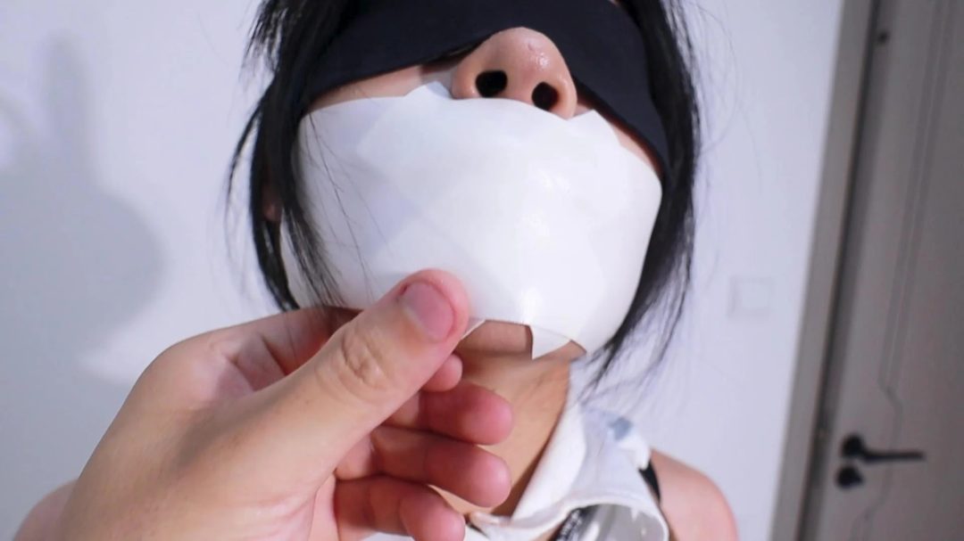 【皆非】《驯化成奴2》 这次货物换上一身性感的兔女郎接着训化（波波贝+电击呻吟昏厥，马具口球让其口水流淌。欧式捆绑|强制站立|M腿束缚|挑逗抚摸|打屁股|跪式教育|丝袜胶带封嘴|丝袜套头|胶带包手-2