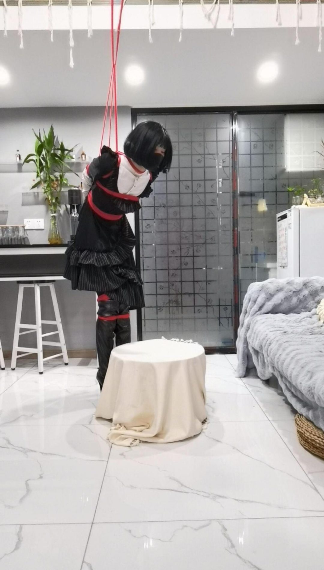 高跟直臂后手吊自缚-8