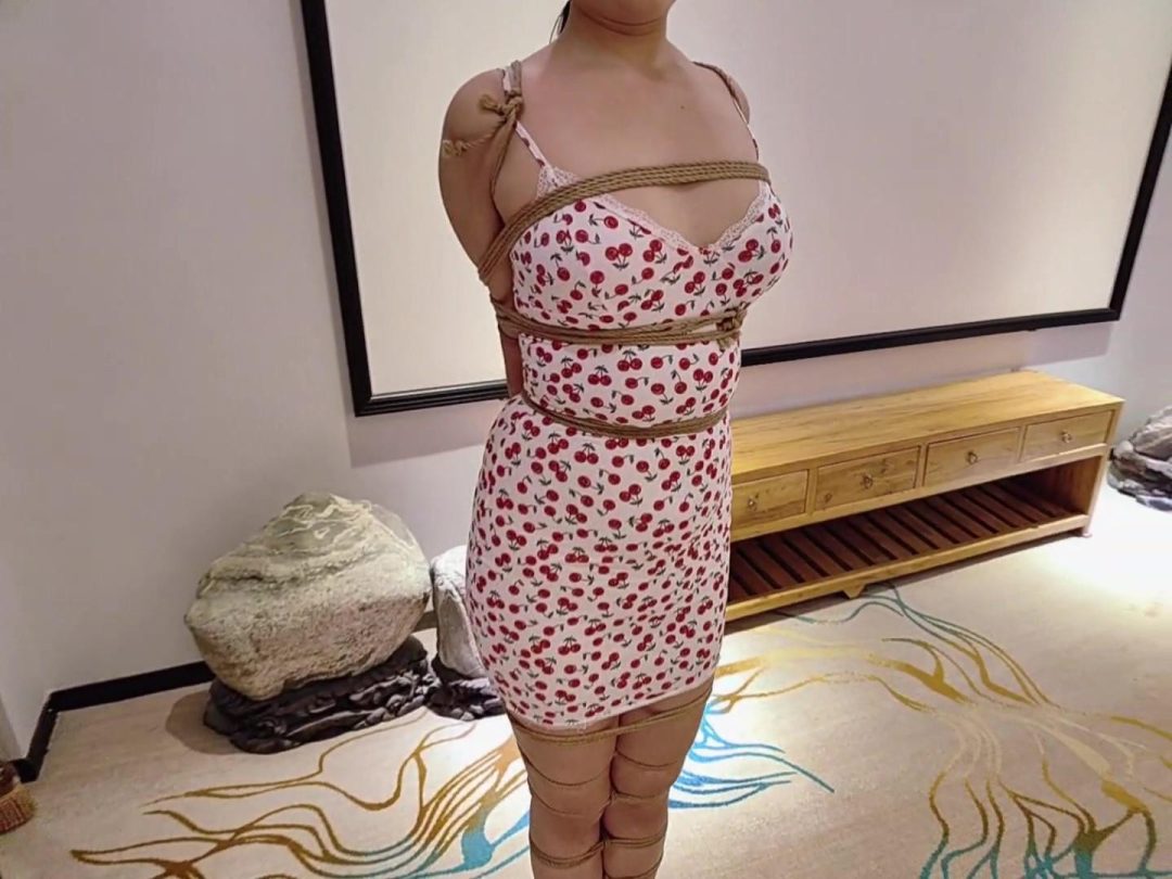 【一条】大胸妹一条红裙初试爆杀流紧缚-4