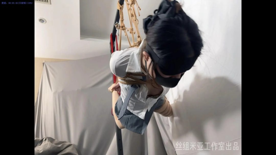 JK少女绳艺调教，被脱去裙子，扯开上衣-6