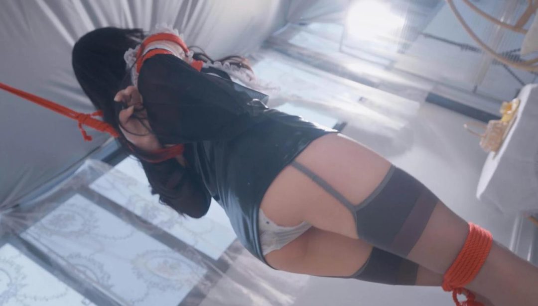 《神圣修女被绑记》外人面前清纯神圣的修女在私底下竟然被如此调教-1