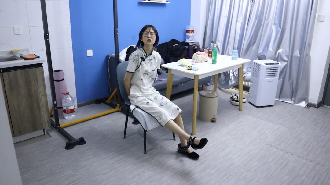 趾间艺束工作室 小鹿杀害闺蜜被捕 肉丝布鞋 审讯审判处决 挠脚挠全身TK 手铐脚铐脚镣 旗袍布鞋丝袜肉丝-2