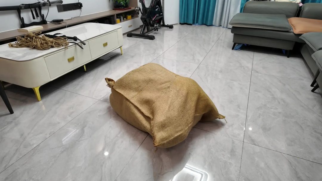 晓琴直播捆绑装麻袋-4
