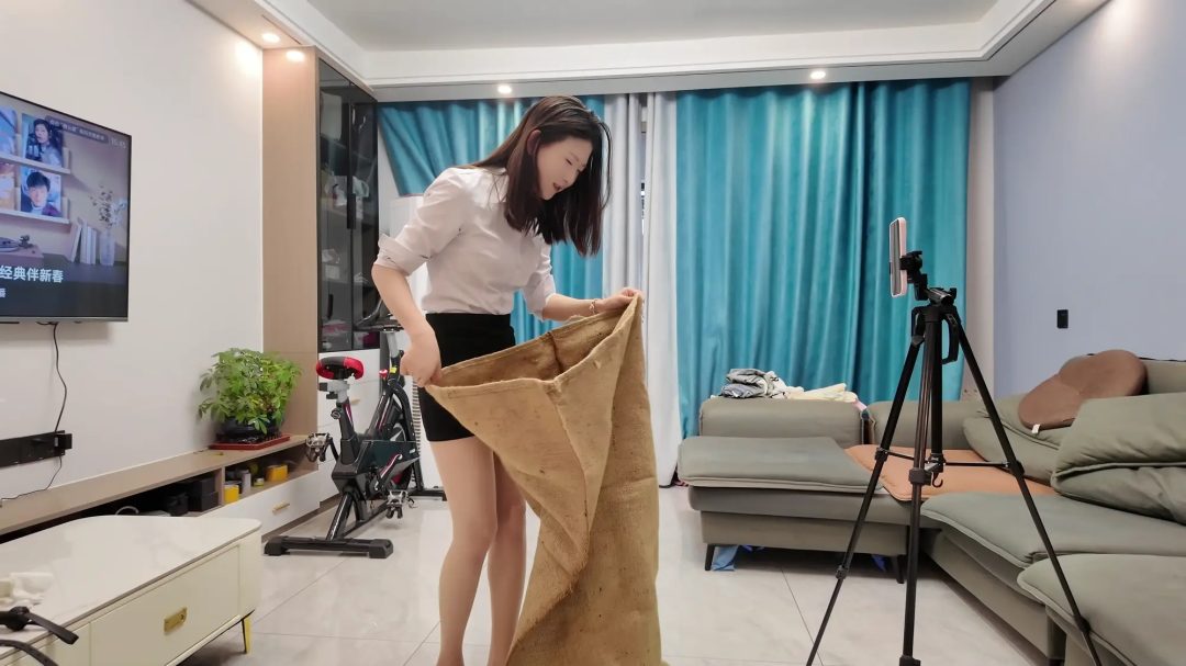 晓琴直播捆绑装麻袋-3