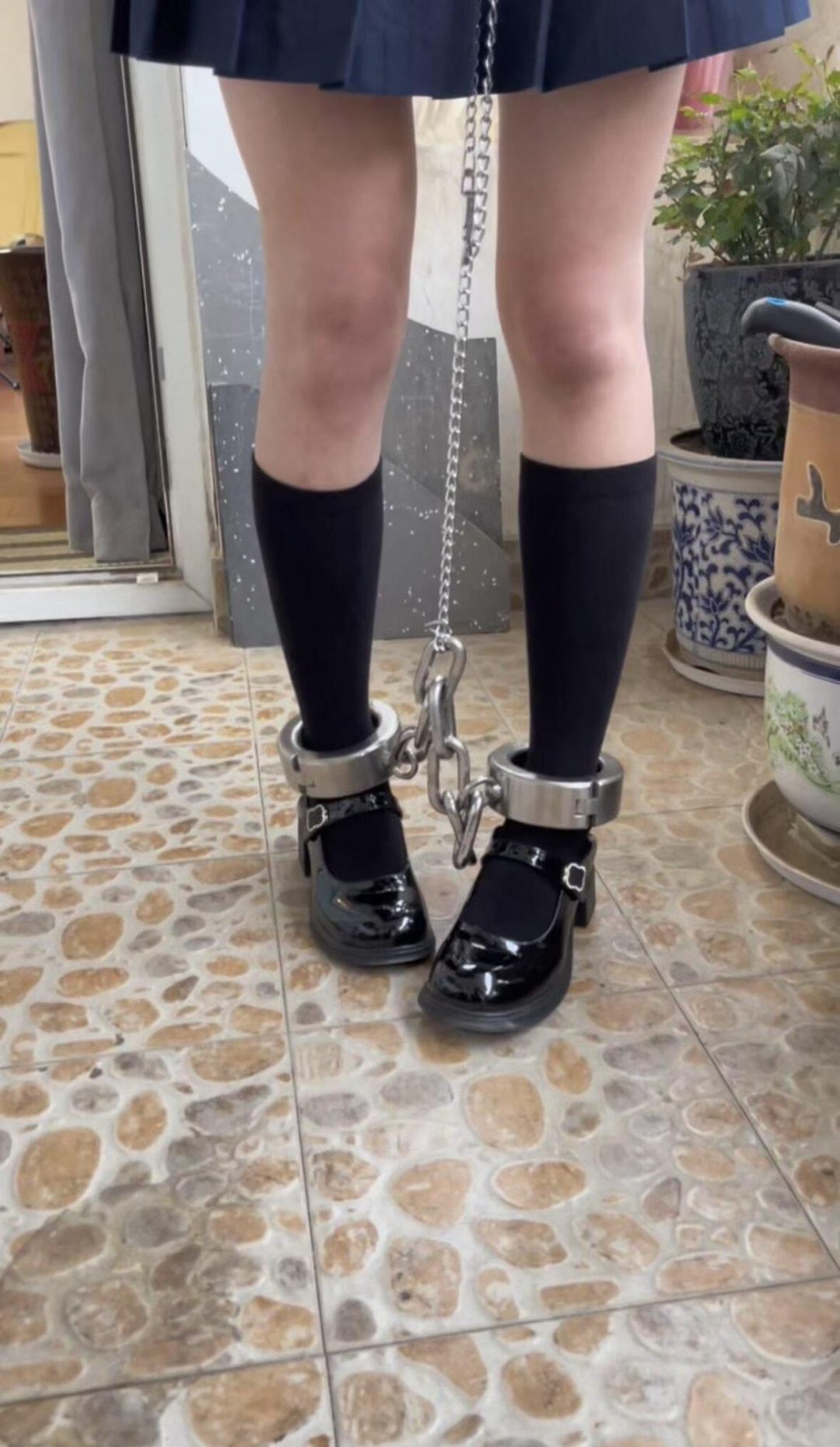 女高中生的10斤重镣体罚日常（上）-3