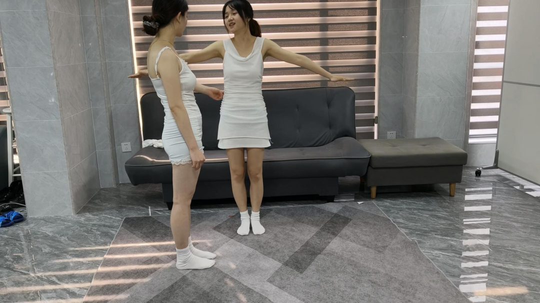 呀哈哈撒比 一月tk和点穴 双女白袜tk挠痒加点穴定身-7