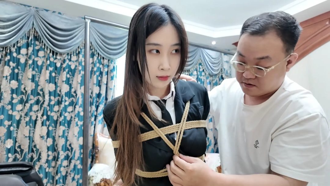 尤物收藏夹·南清·面试小心怪叔叔-4