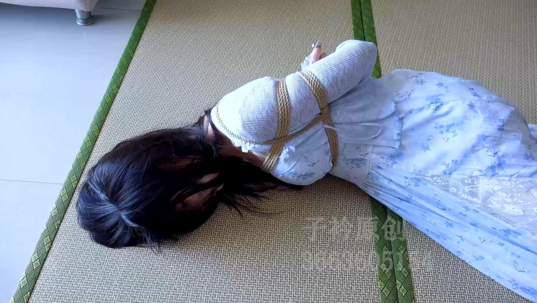 新模试镜 趴着会压到胸疼-4