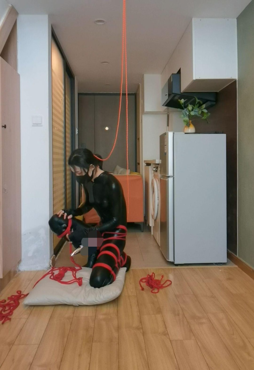 M腿肛钩勒脖强制蹲下自缚（加罚站）-5