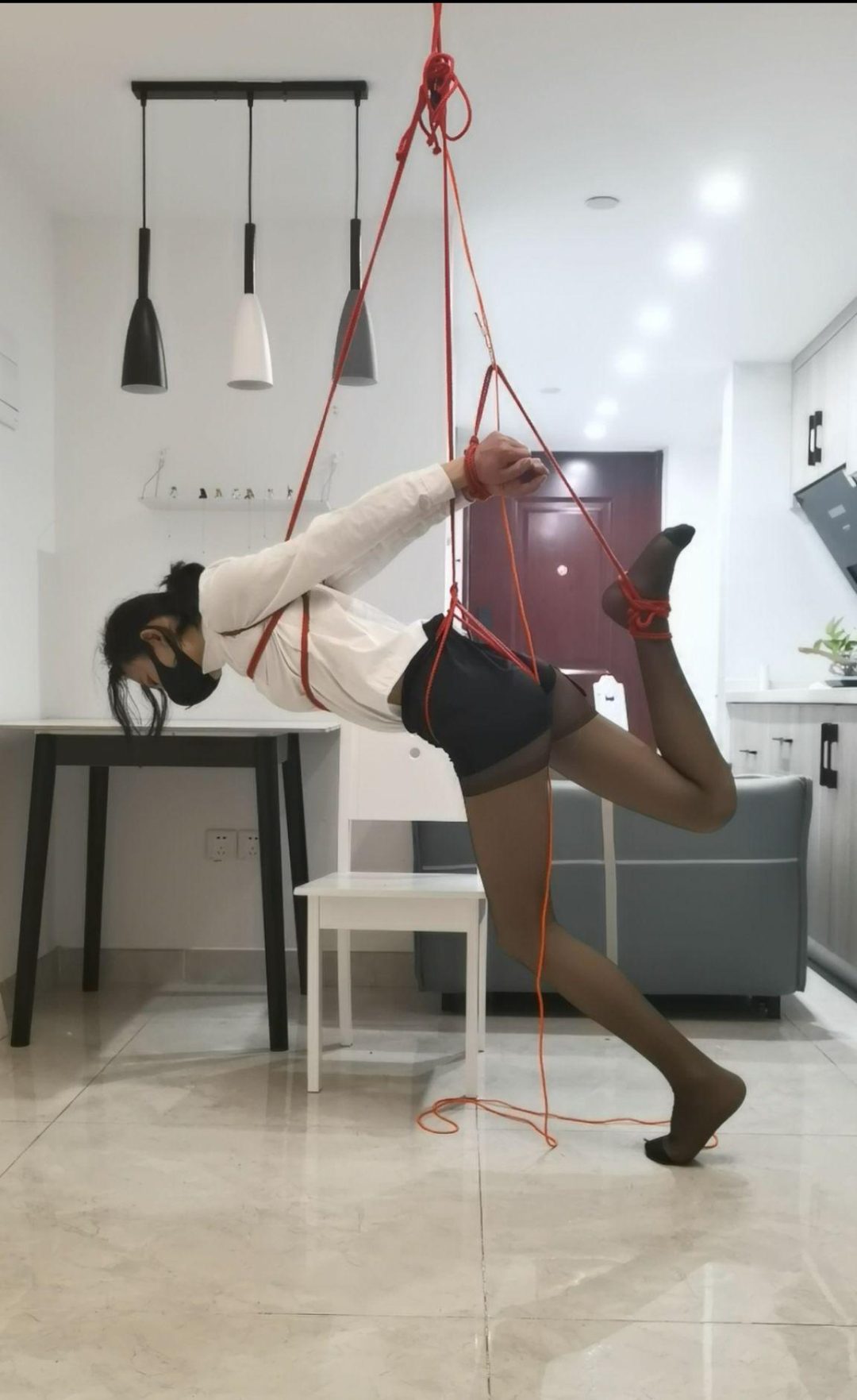 滑轮单腿前手后手自缚-3