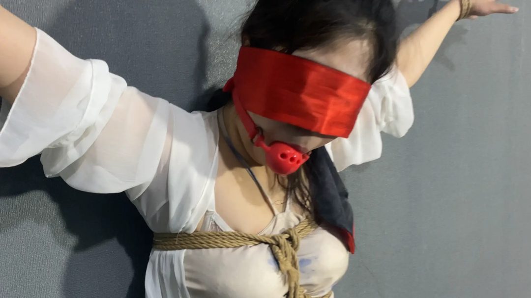古风小姐姐被大字捆绑羞辱，带口球拉丝-2