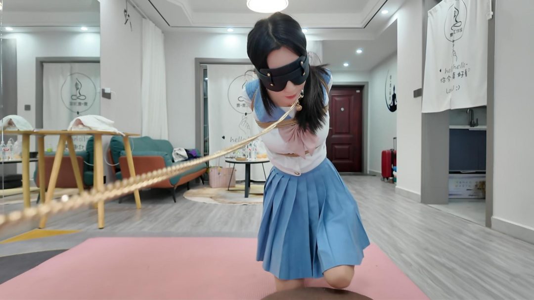小白直臂挠痒打屁股-5