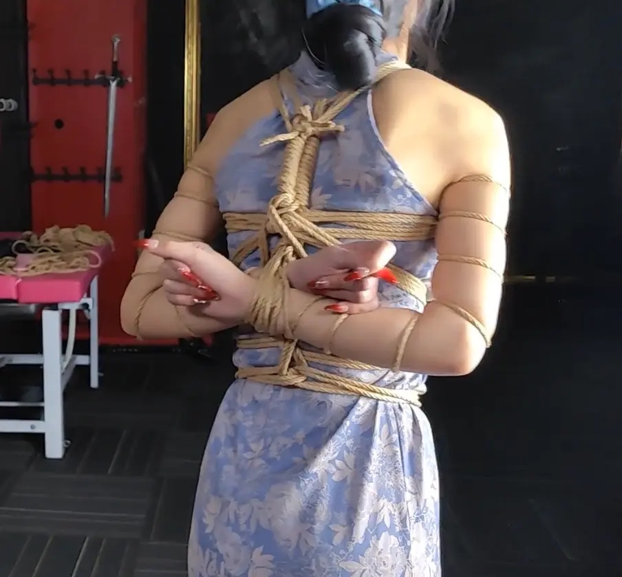 汤圆 旗袍女囚徒-4