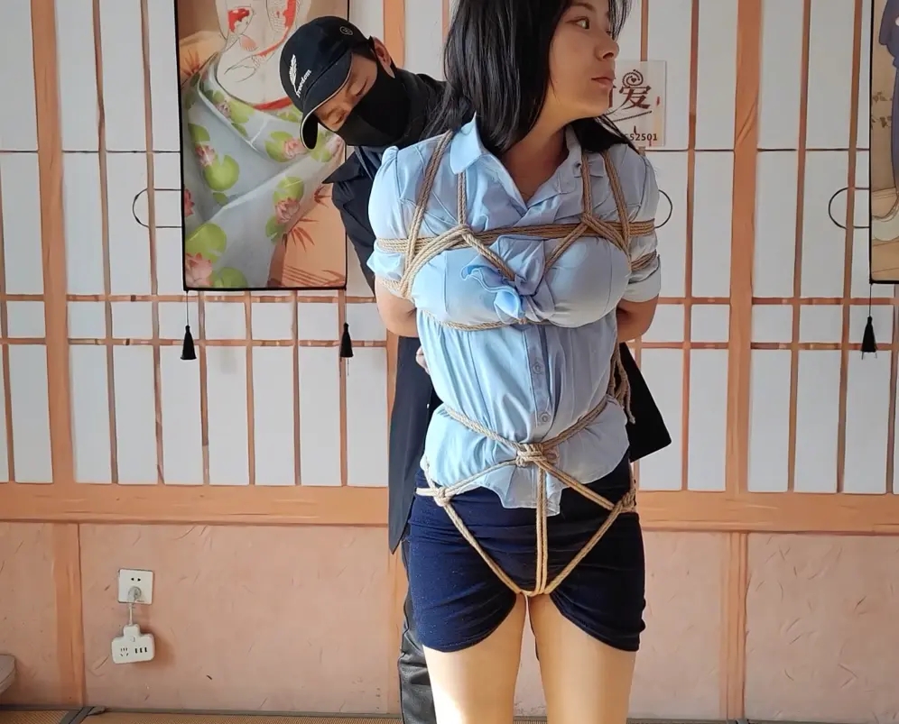 刘若汐体验单腿悬吊-7
