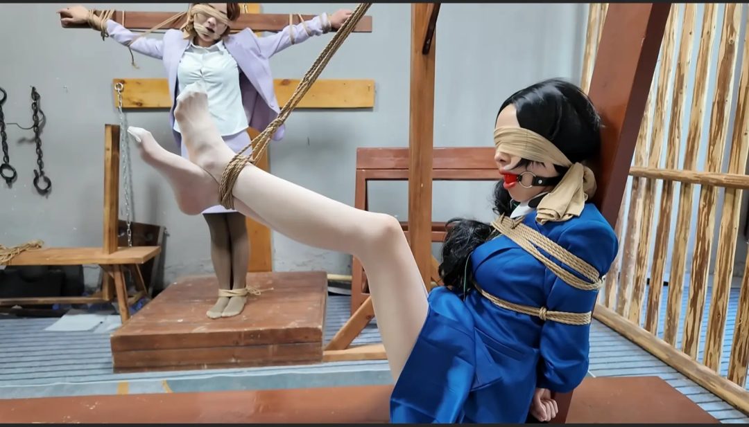 李大侠原创-佳佳雅倩主演-《名侦探柯南》妃英理毛利兰母女遇袭之屈辱-3