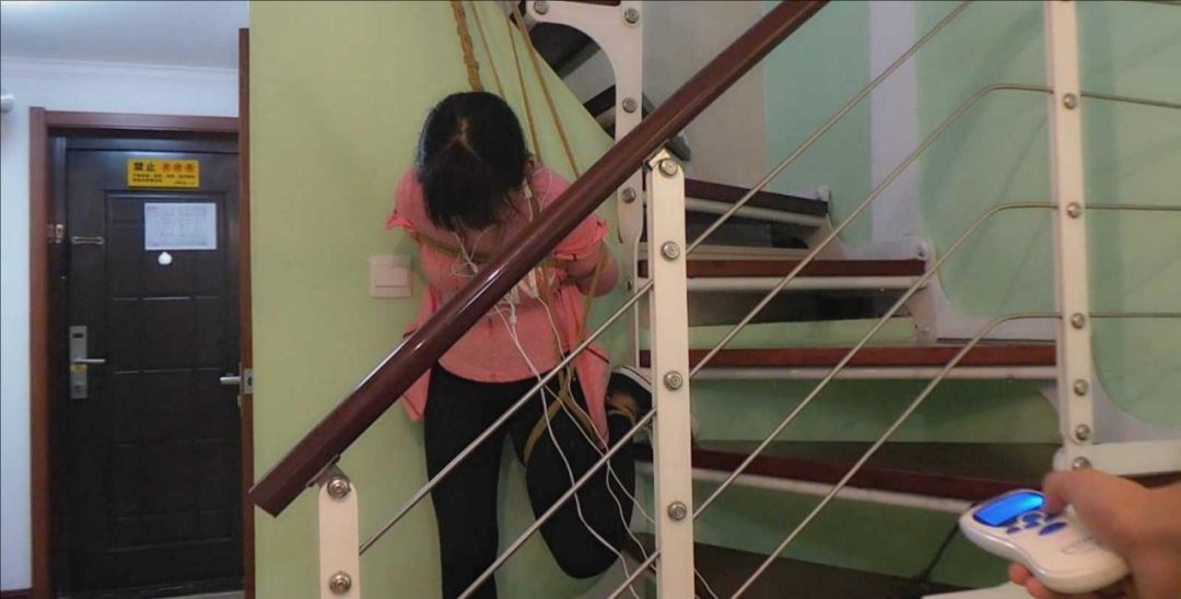 日式单腿吊 鞭打 红烛 电击按摩仪-6
