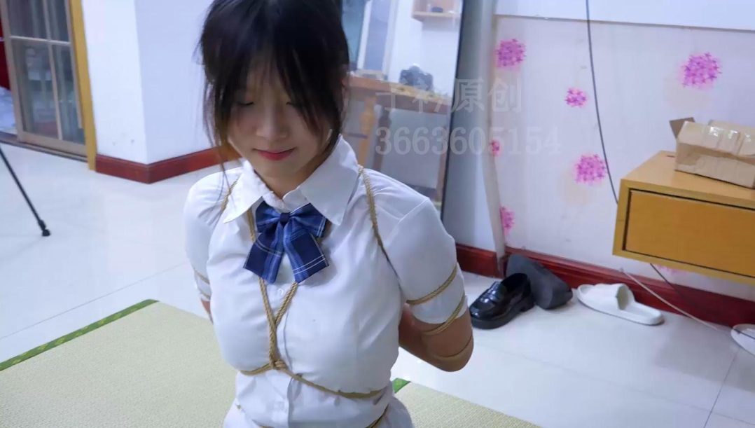 新模试镜 女大学生的初次五花紧缚口球流口水体验-4