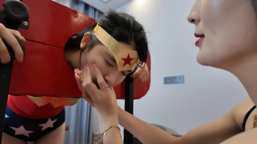 被制服的神奇女侠-4