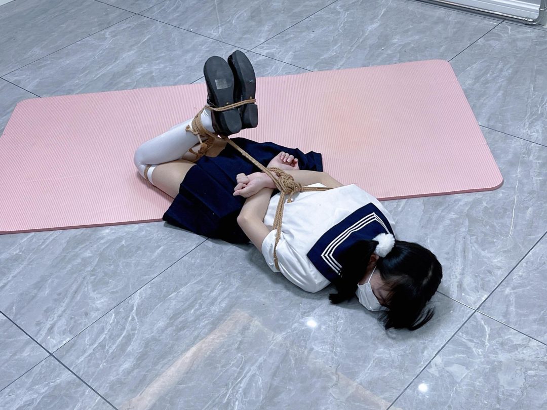 茶茶遇劫记4-白丝jk萝莉惨遭入室，少女能否逃出升天？【DID、绑架、挠痒、驷马、尝试逃脱、逼供】-8