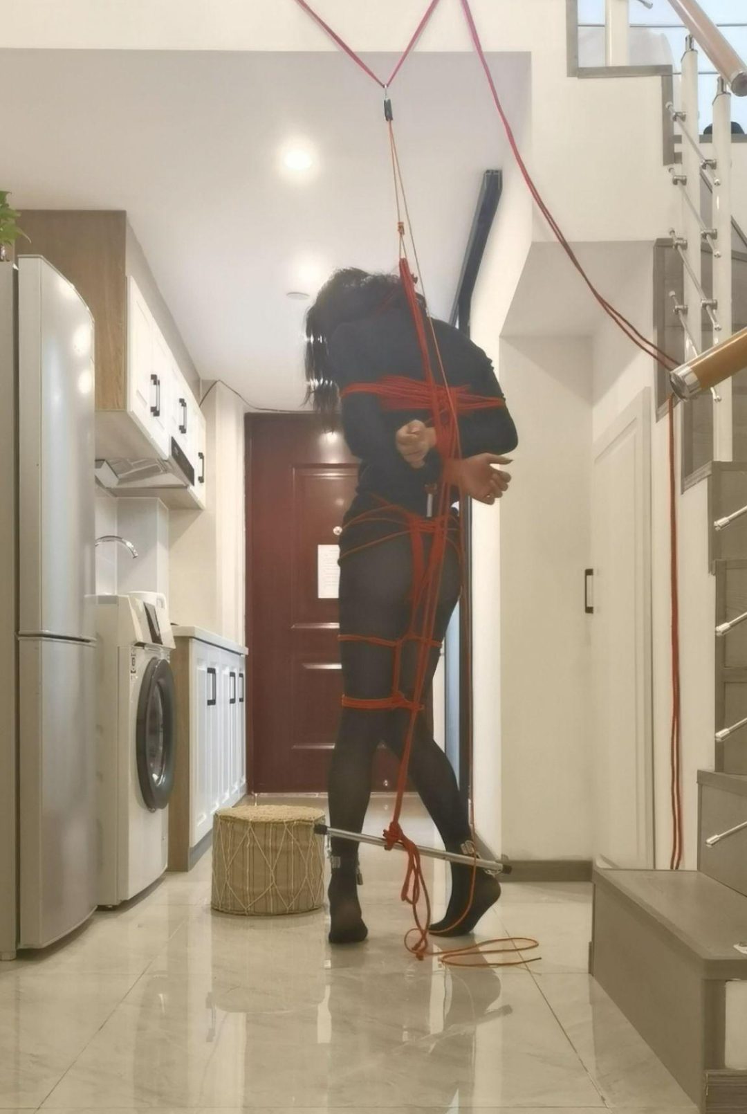 垫脚吊脖钢构电击罚站自缚-4