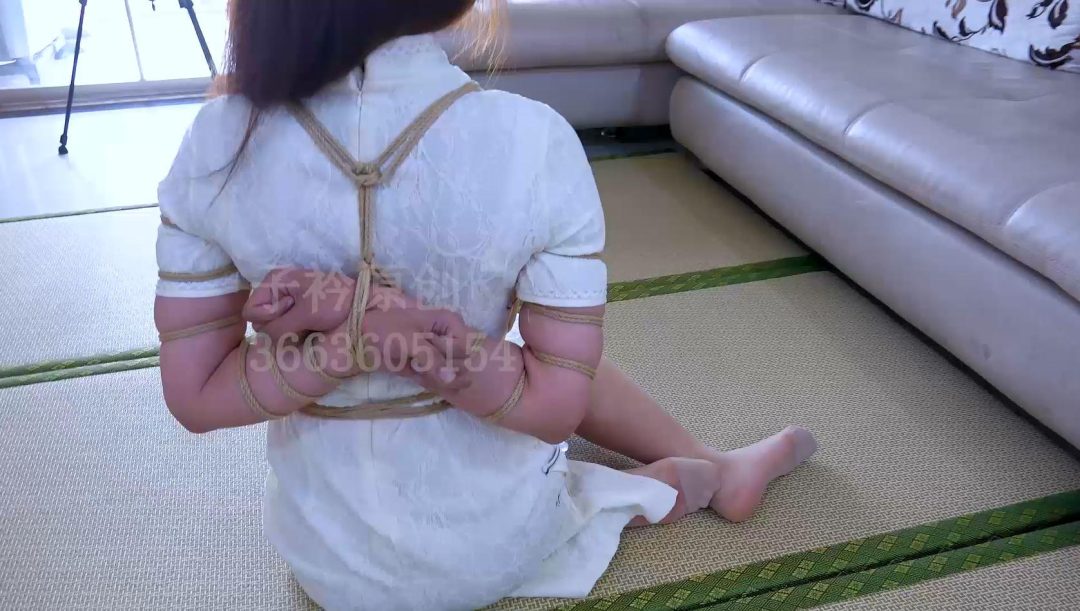 新模试镜 女大学生的紧缚体验-5