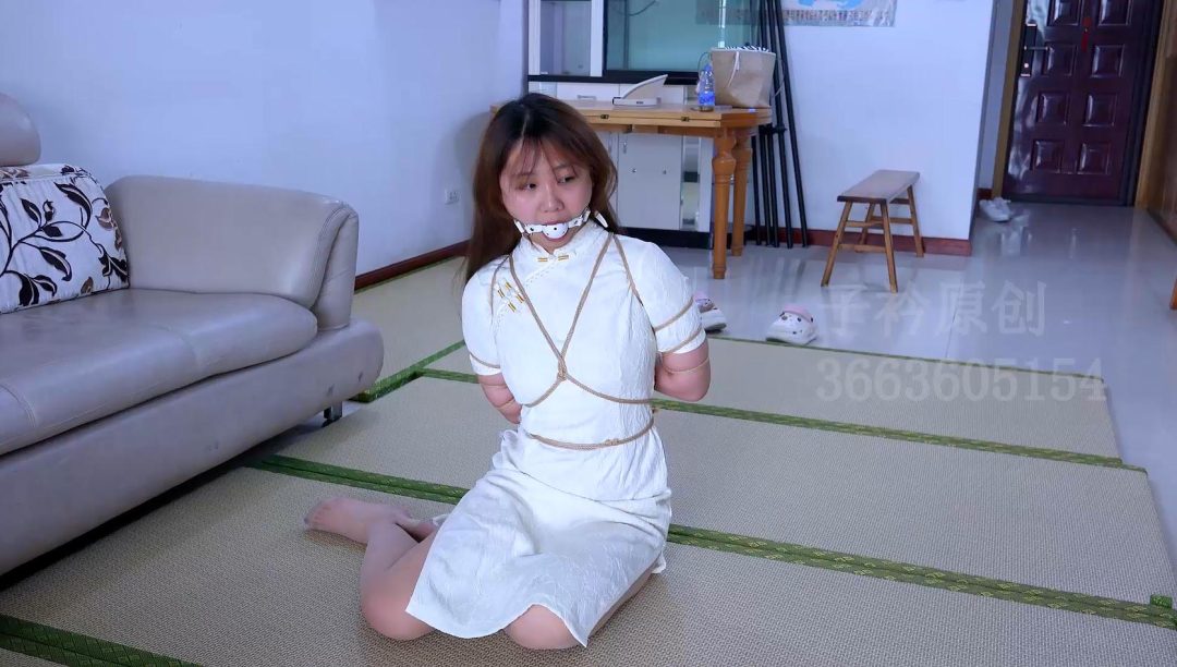 新模试镜 女大学生的紧缚体验-4