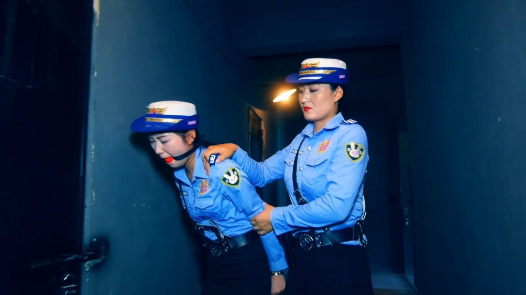 老王的两个女仆-6