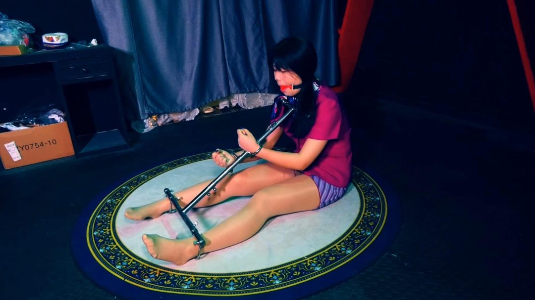 空姐女M放置接口水-5