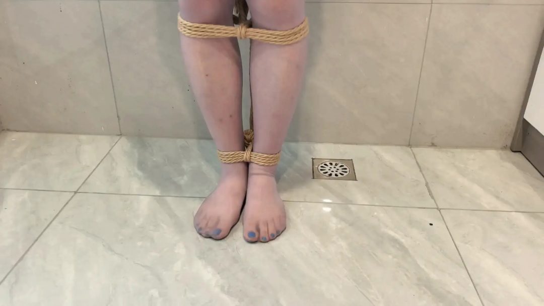 【爱绳绳艺】风韵犹存的伪娘紧缚放置，包含元素：捆绑放置，灌肠，失禁，口水地狱-2