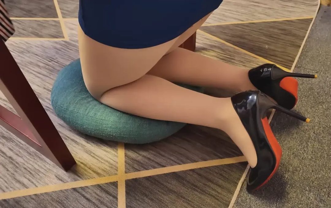 李佳怡被固定在邢架-4