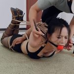 定拍之黑色泳衣黑丝紧缚直臂痛苦驷马5.5超大口球放置