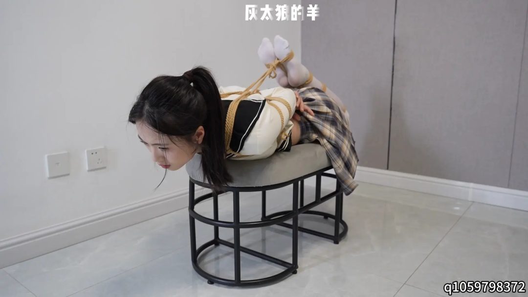 【灰太狼的羊】【客户定拍】倩倩超长时间驷马紧缚，各种道具高强度惩罚，再增加郊狼高档位电击，全程呻吟，最终腿脚发麻，附加采访【驷马缚＋郊狼＋挠痒＋采访】-2