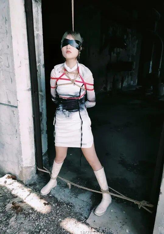 废弃工厂紧缚探险（舌钉+户外任务+大字绑+日式紧缚+五花大绑+吊绑）-8