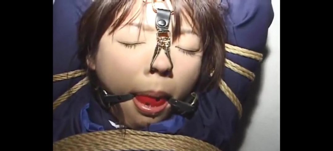 被捆绑折磨的女学生-1