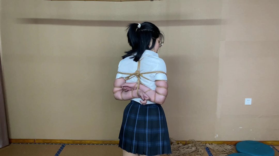 【山鬼工作室·】新模特--在校大学生邓欣欣。初次体验。柔韧性还不错。接受度高-2