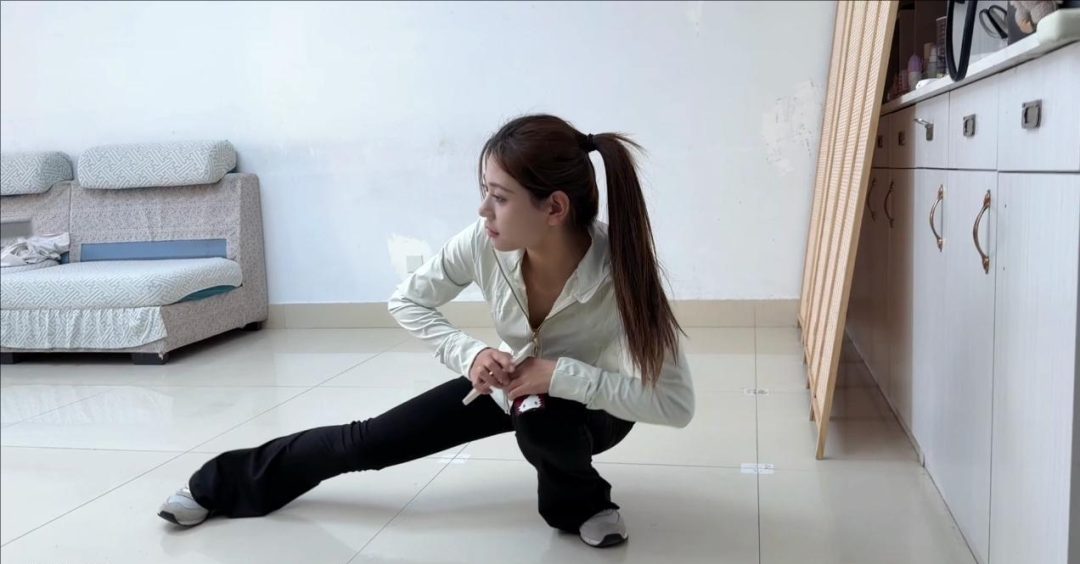 【疯狂的瑜伽】 瑜伽裤瑜伽服 完美身材 灵儿被驷马封嘴挣扎tk挣扎很真实 演技很到位-6