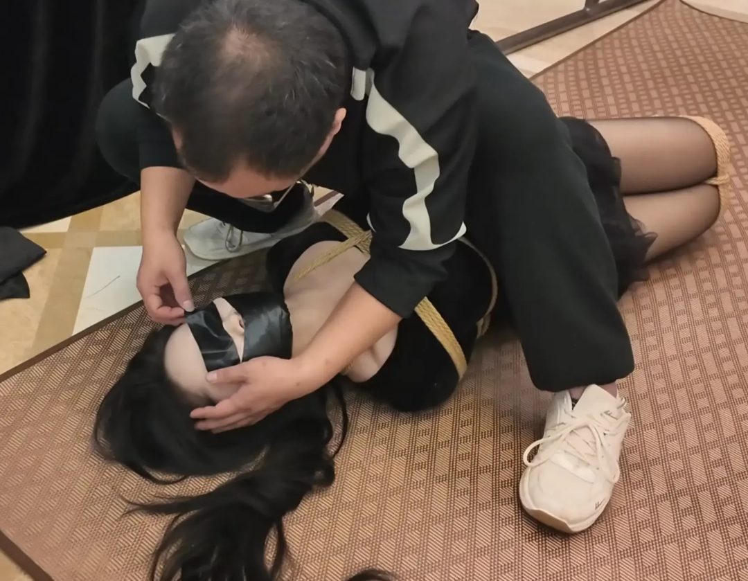【枫叶工作室】雪婉入室捆绑自救-9