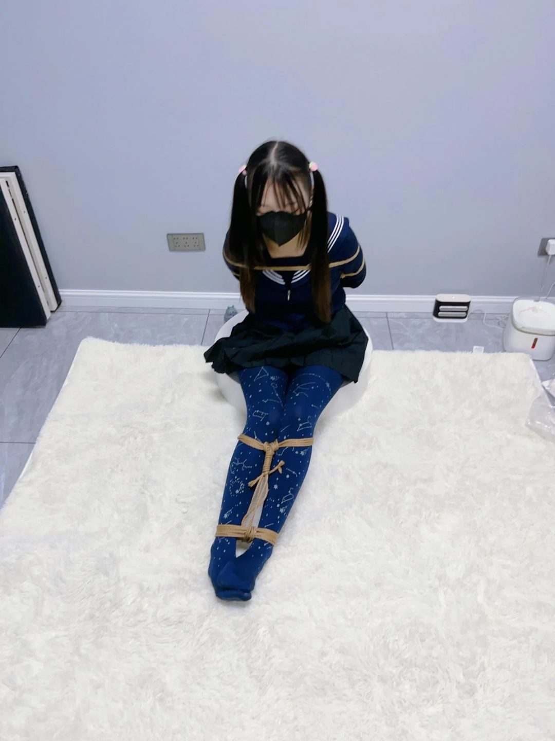 18岁女高催眠闷绝处刑-装箱、内衣换装、抚摸把玩、呼控处刑、呼吸限制、摆弄（微冰+处刑）-10